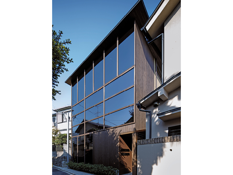 Ein Gebäude – zwei Gesichter: 